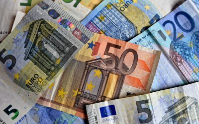 Hacienda rebaja a los 1.000 euros el límite de pago en efectivo para profesionales y empresas.